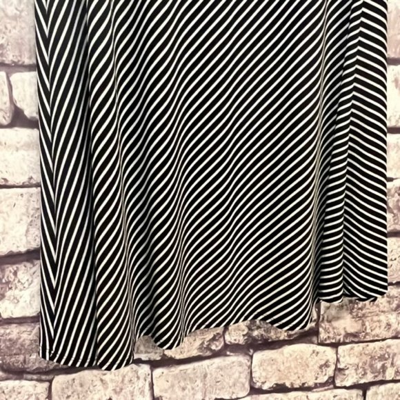 White House Black Market Black & White Asymmetrical Striped Skirt Size XS - Picture 3 of 8